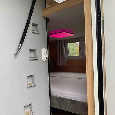 Zirkuswagen Auf Raedern, Tinyhouse, Tinyhaus, Auf Gruener Wiese, Laendlich, Nahe Hamburg Glamping Hammah