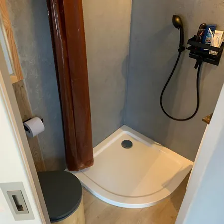 Luxuszelt Zirkuswagen Auf Rädern, Tinyhouse, Tinyhaus, Auf Grüner Wiese, Ländlich, Nahe Hamburg Hammah