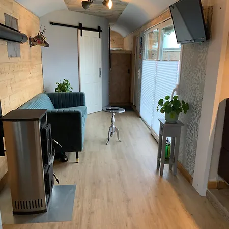 Zirkuswagen Auf Raedern, Tinyhouse, Tinyhaus, Auf Gruener Wiese, Laendlich, Nahe Hamburg