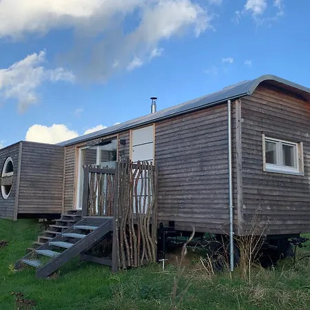 Zirkuswagen Auf Raedern, Tinyhouse, Tinyhaus, Auf Gruener Wiese, Laendlich, Nahe Hamburg, Alpehytte