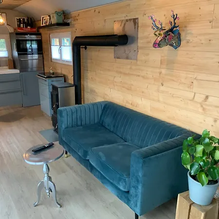 Lyxtält Zirkuswagen Auf Raedern, Tinyhouse, Tinyhaus, Auf Gruener Wiese, Laendlich, Nahe Hamburg,