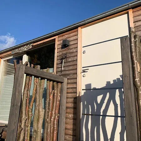 Zirkuswagen Auf Rädern, Tinyhouse, Tinyhaus, Auf Grüner Wiese, Ländlich, Nahe Hamburg Luxuszelt