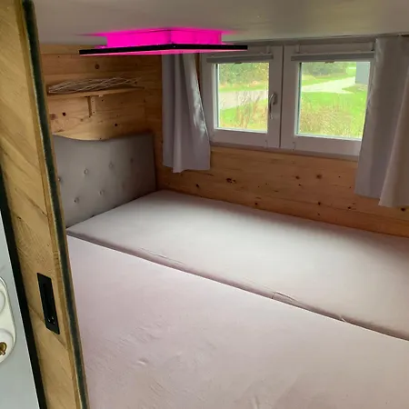 Zirkuswagen Auf Raedern, Tinyhouse, Tinyhaus, Auf Gruener Wiese, Laendlich, Nahe Hamburg, Lyxtält