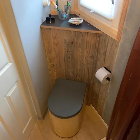 Lyxtält Zirkuswagen Auf Raedern, Tinyhouse, Tinyhaus, Auf Gruener Wiese, Laendlich, Nahe Hamburg,