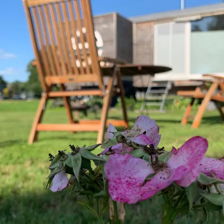 Lyxtält Zirkuswagen Auf Raedern, Tinyhouse, Tinyhaus, Auf Gruener Wiese, Laendlich, Nahe Hamburg,