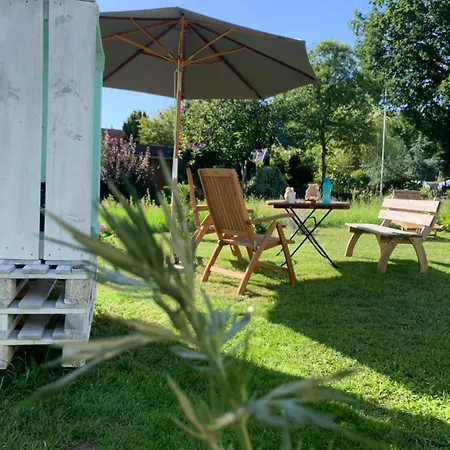 Zirkuswagen Auf Raedern, Tinyhouse, Tinyhaus, Auf Gruener Wiese, Laendlich, Nahe Hamburg, *
