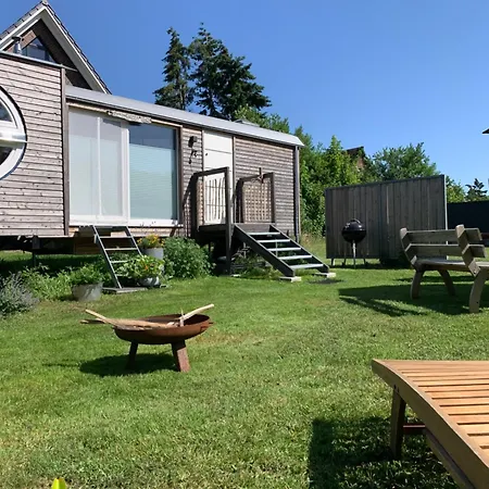Zirkuswagen Auf Raedern, Tinyhouse, Tinyhaus, Auf Gruener Wiese, Laendlich, Nahe Hamburg, * Hammah
