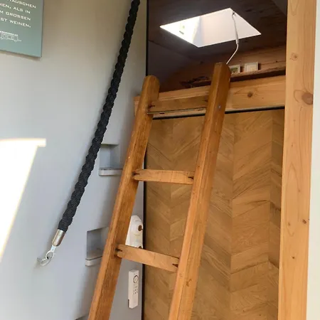 Zirkuswagen Auf Raedern, Tinyhouse, Tinyhaus, Auf Gruener Wiese, Laendlich, Nahe Hamburg, Lyxtält Hammah