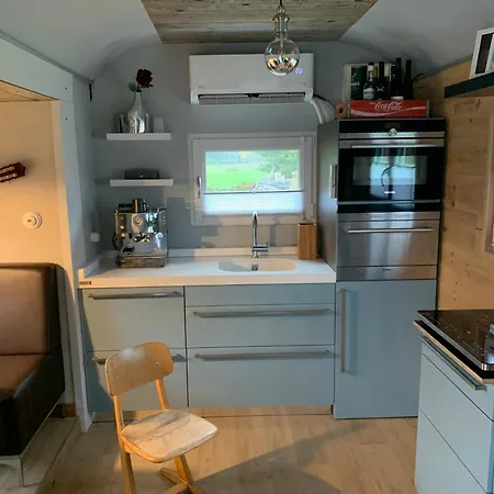 Zirkuswagen Auf Raedern, Tinyhouse, Tinyhaus, Auf Gruener Wiese, Laendlich, Nahe Hamburg,
