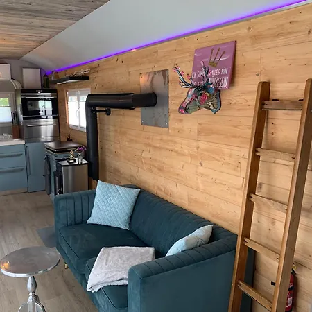 Alpehytte Zirkuswagen Auf Raedern, Tinyhouse, Tinyhaus, Auf Gruener Wiese, Laendlich, Nahe Hamburg, *